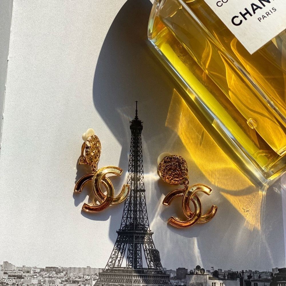 Vintage 24k gold plated CHANEL clip on earrings